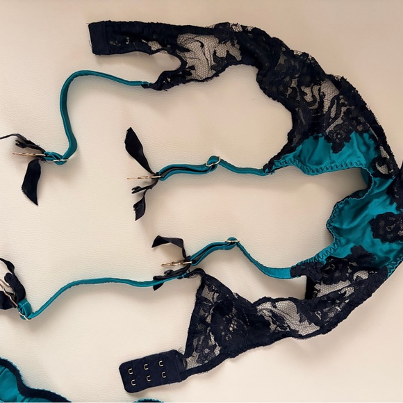 Agent Provocateur Teal and Black Lace Lingerie Set 3 pieces Silk - Picture 5 of 5